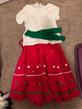Folclórico Red skirt with white polka dots and green trim, with a white top and